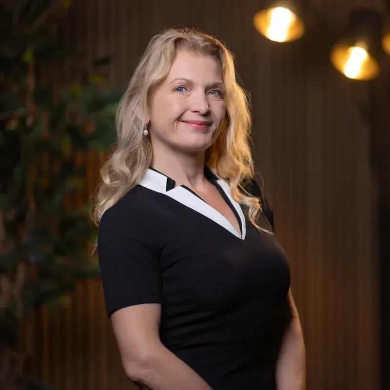 Sonja K. Becker, Vertriebsleitung